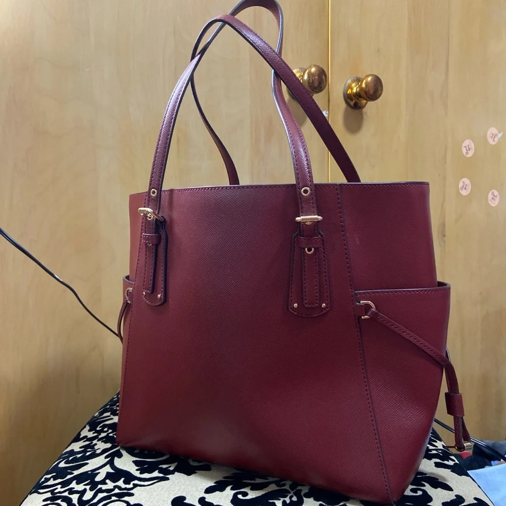 ❌sold❌Michael Kors
VOYAGER EAST WEST CROSSGRAIN LEATHER TOTE - Picture 4 of 11